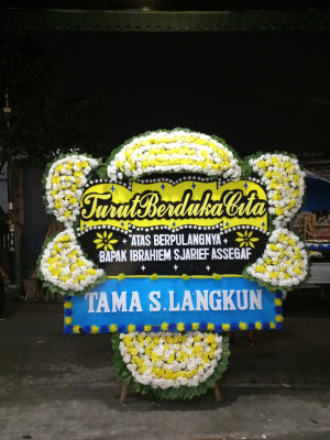 Papan Bunga Duka di Muara Batu
